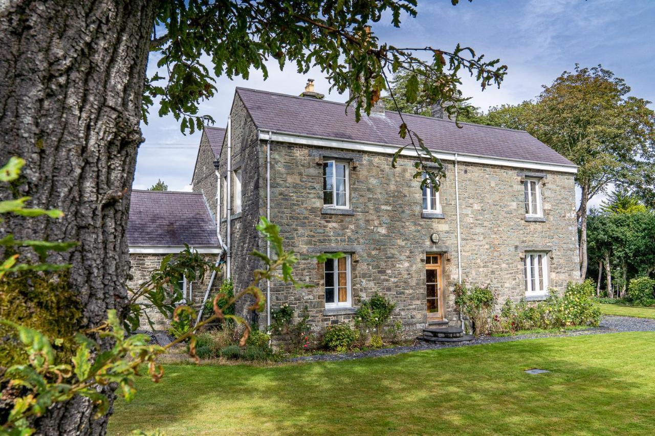 Taldraeth - Old Vicarage Guest House Penrhyndeudreath Exterior photo